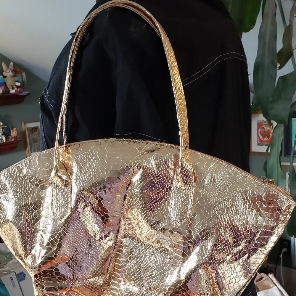 Elizabeth Arden Totes - set of 2, Gold And An Animal Print